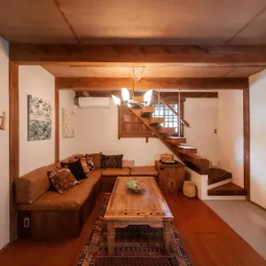 The Bath & Bed Dogo築110年の蔵をリノベした源泉掛け流しの一棟貸しの温泉宿 , 松山市 日本